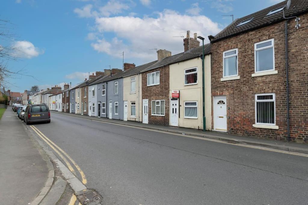 Town Centre & All The Comforts! Guisborough Exterior photo