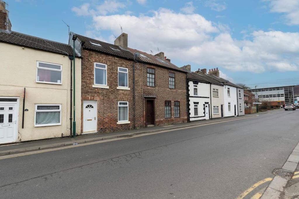 Town Centre & All The Comforts! Guisborough Exterior photo